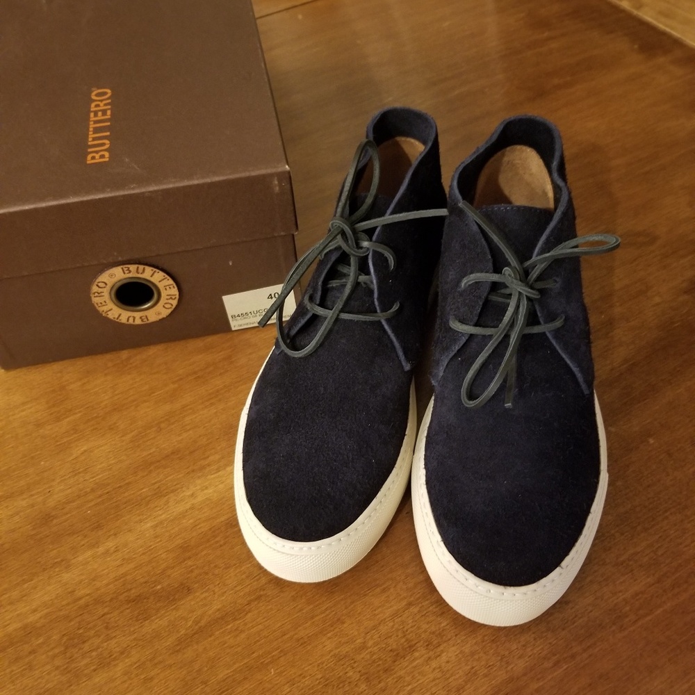 Buttero deep navy suede chukka